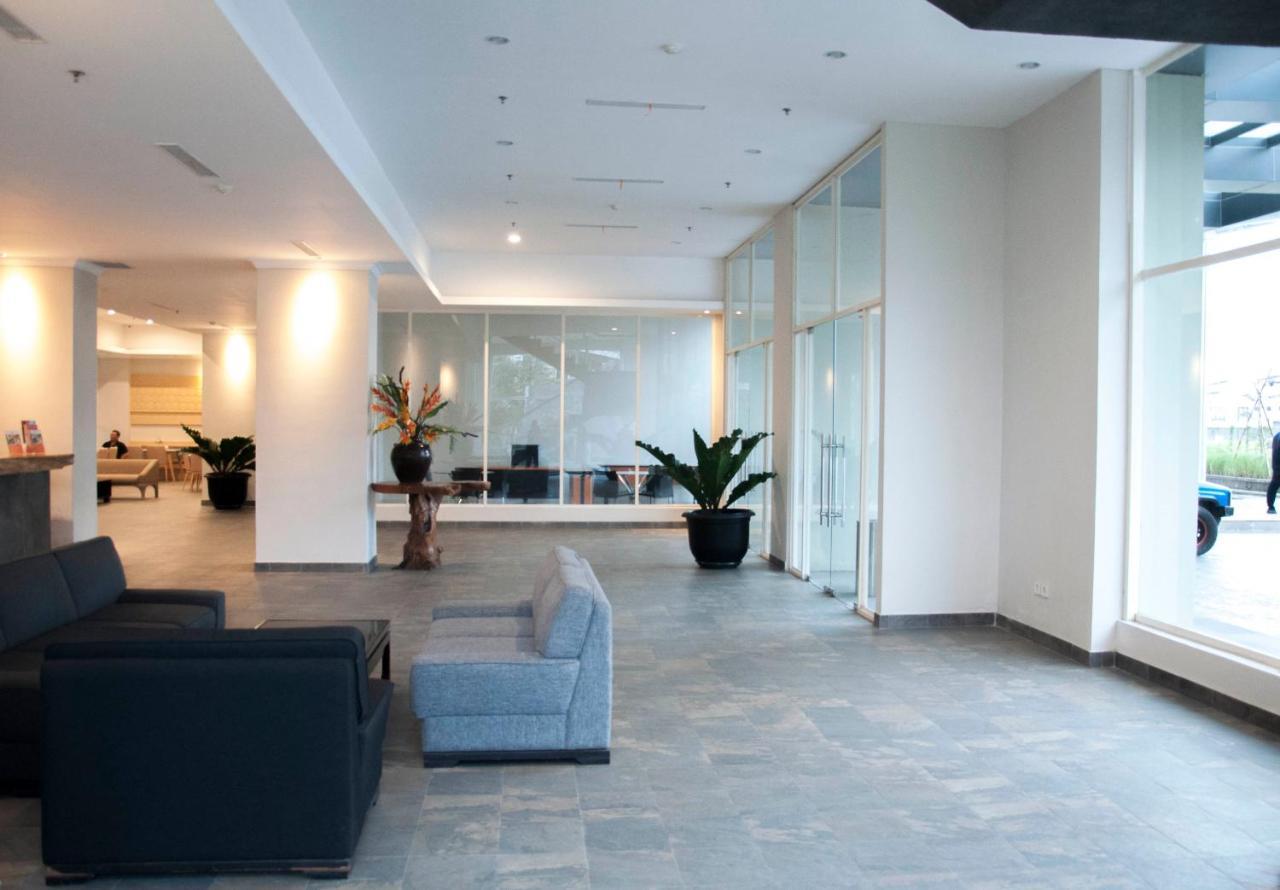 Skyland City Hotel Jatinangor Cilimus Εξωτερικό φωτογραφία